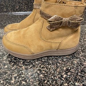 Stride Rite toddler boots. Gently used.